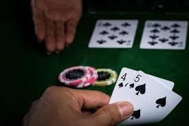 thai2d Mobile App ဖြင့် မြန်မာ ကစားသူများ Sportsbook ဝင်ကစားနေသောမြင်ကွင်း